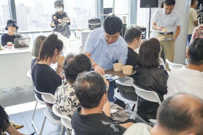 2025年第四期“提振消费维护权益”大讲堂成功举办 上海伴手礼新亮点精彩呈现(图5)