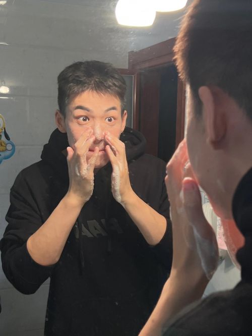 男士用什么洗面奶美白效果好呢洗面奶什么牌子好用?(图1) 男士用什么洗面奶美白效果好呢洗面奶什么牌子好用?(图1)