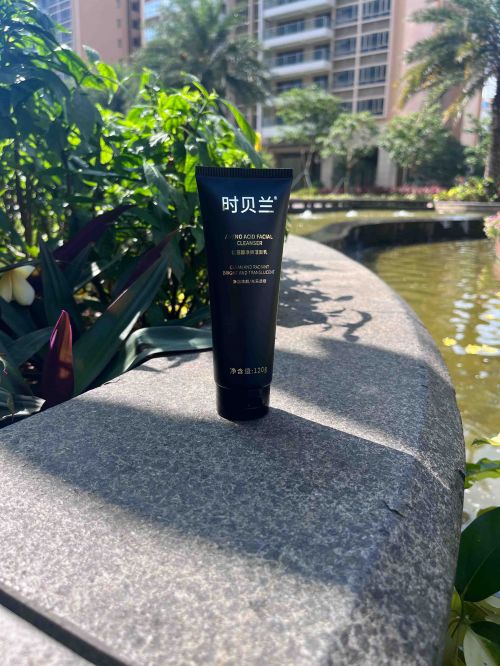 男士用什么洗面奶美白效果好呢洗面奶什么牌子好用?(图3) 男士用什么洗面奶美白效果好呢洗面奶什么牌子好用?(图3)